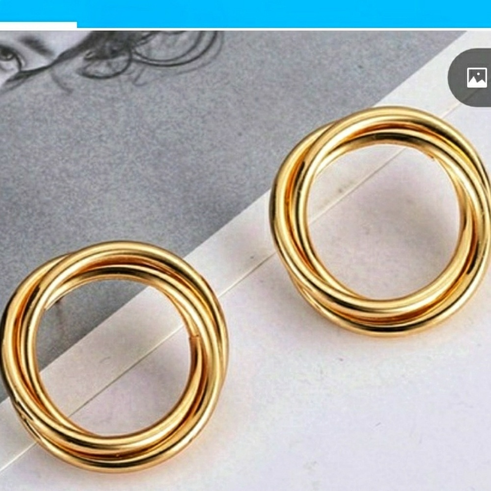 Statement fashion earrings